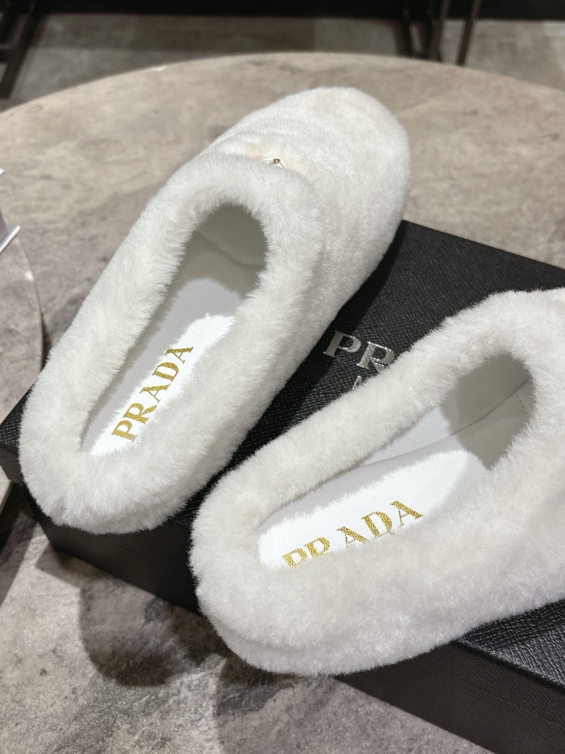 Pra*a slippers